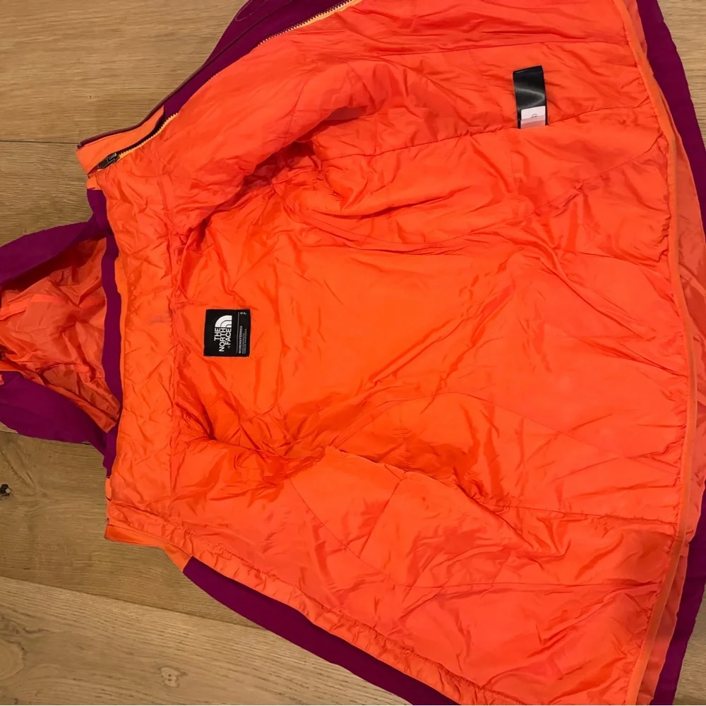 The North Face Women's Purple Jacket with Orange insert XS/S - Picture 3 of 6